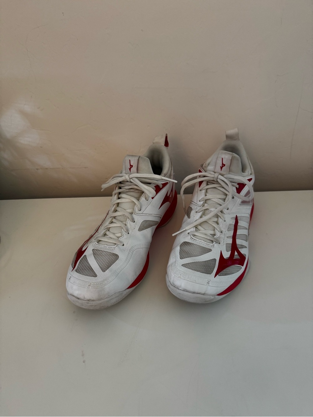 Mizuno women’s Performance volleyball Shoes - White / Red
